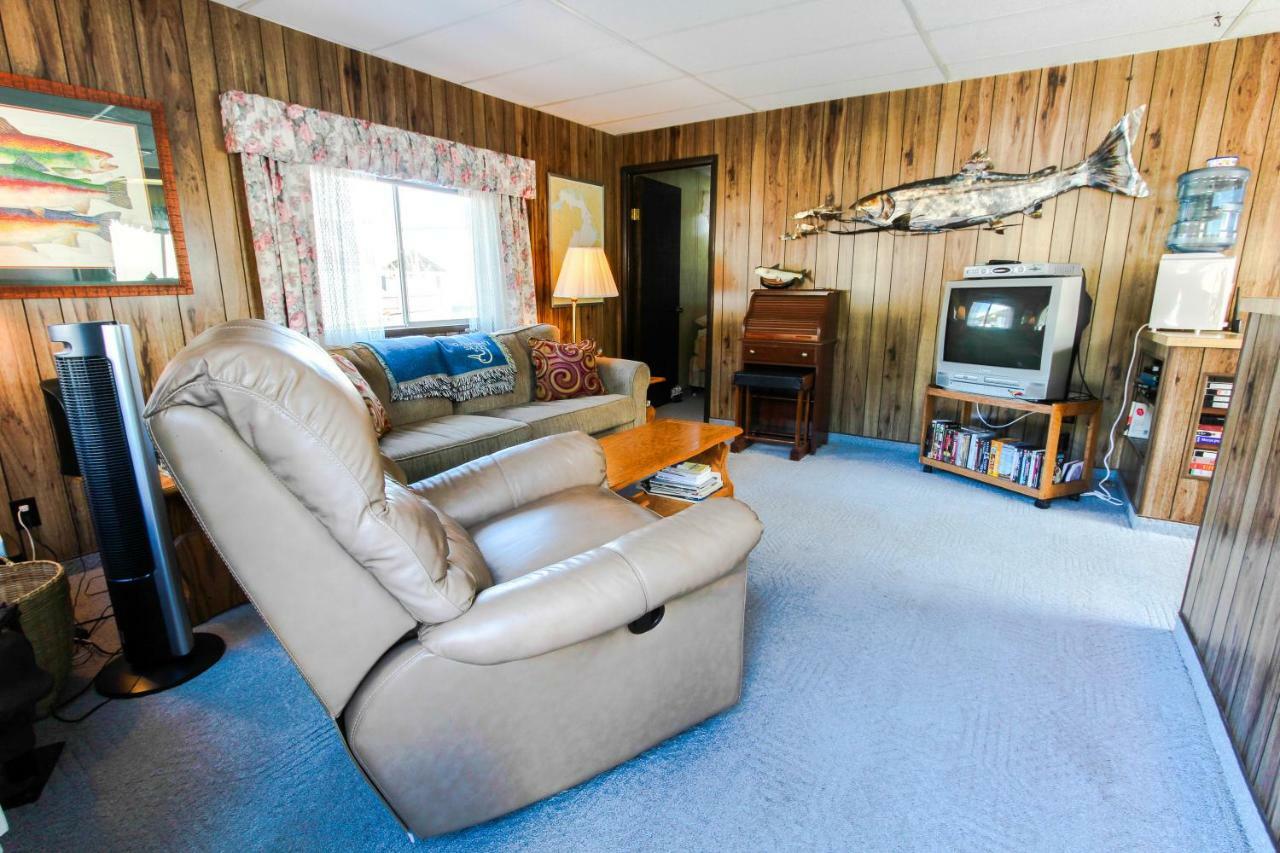 Scenic Bay Float Home Hideaway Athol Exterior photo