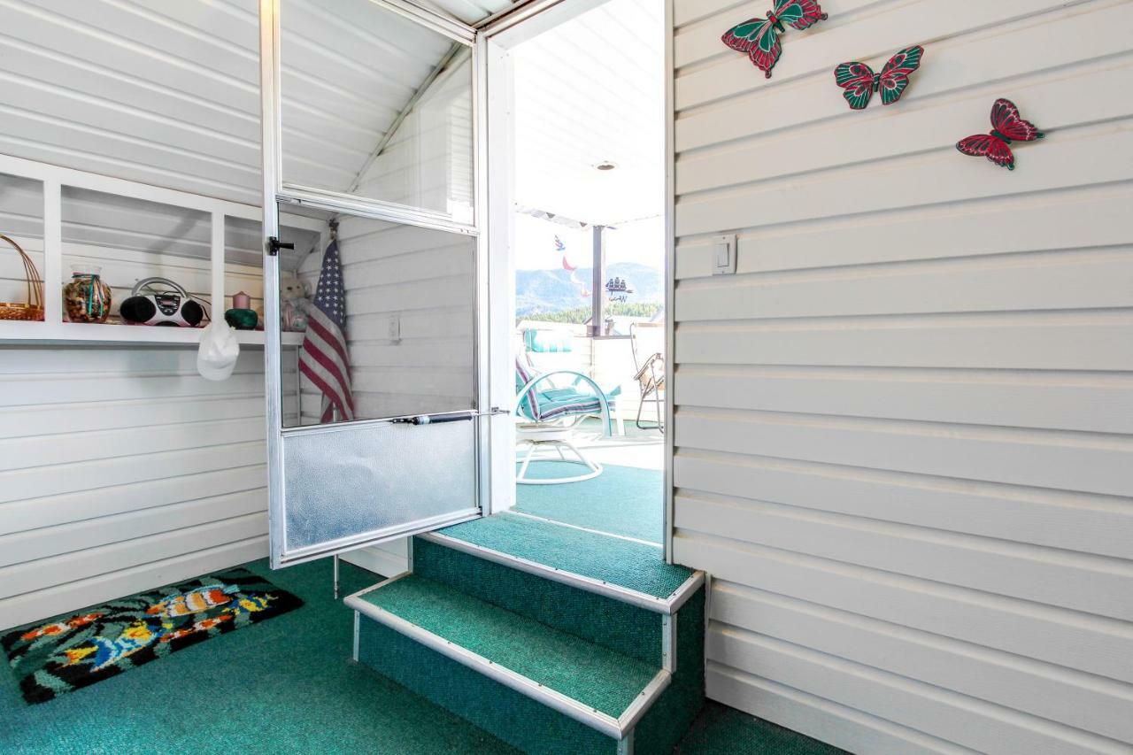 Scenic Bay Float Home Hideaway Athol Exterior photo