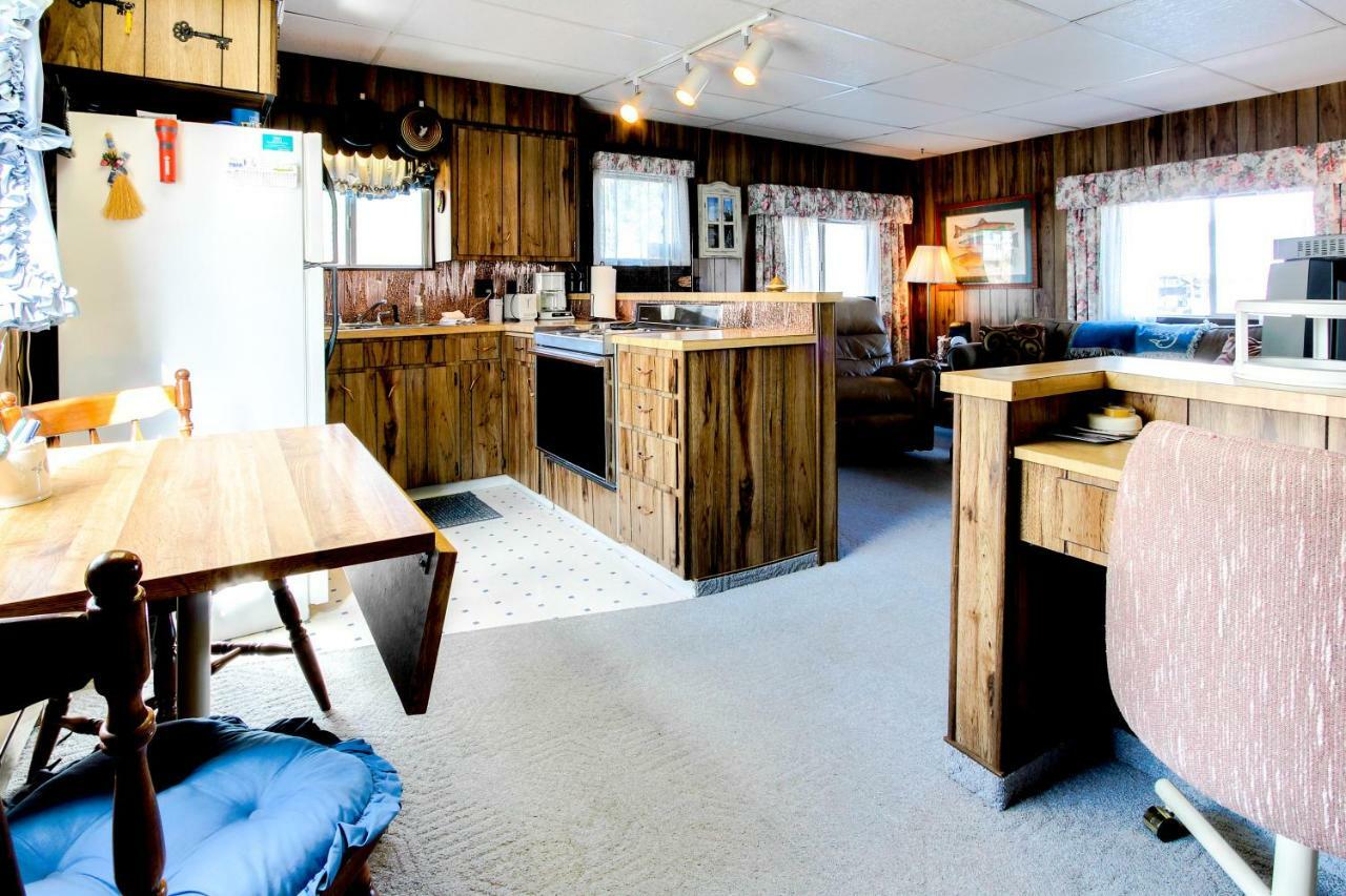 Scenic Bay Float Home Hideaway Athol Exterior photo