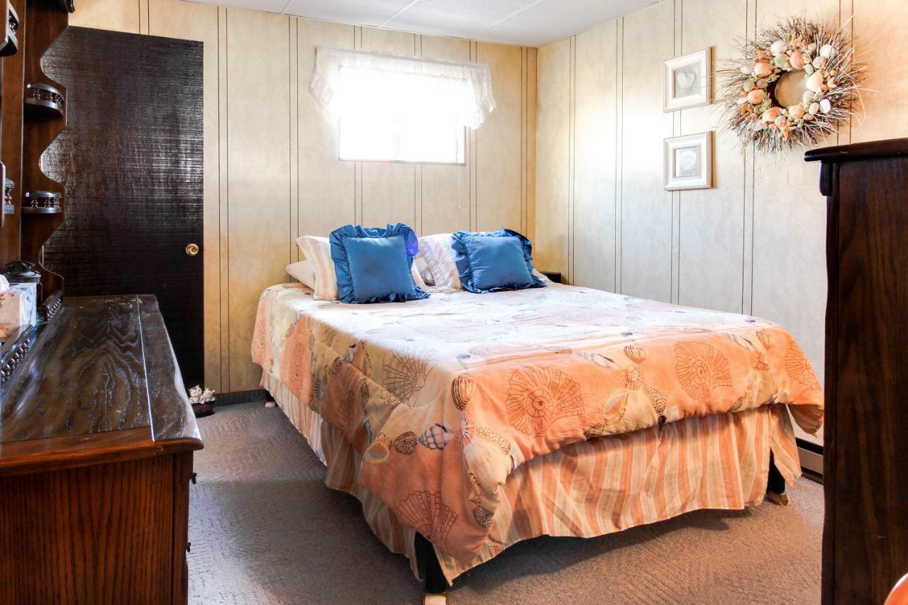 Scenic Bay Float Home Hideaway Athol Exterior photo