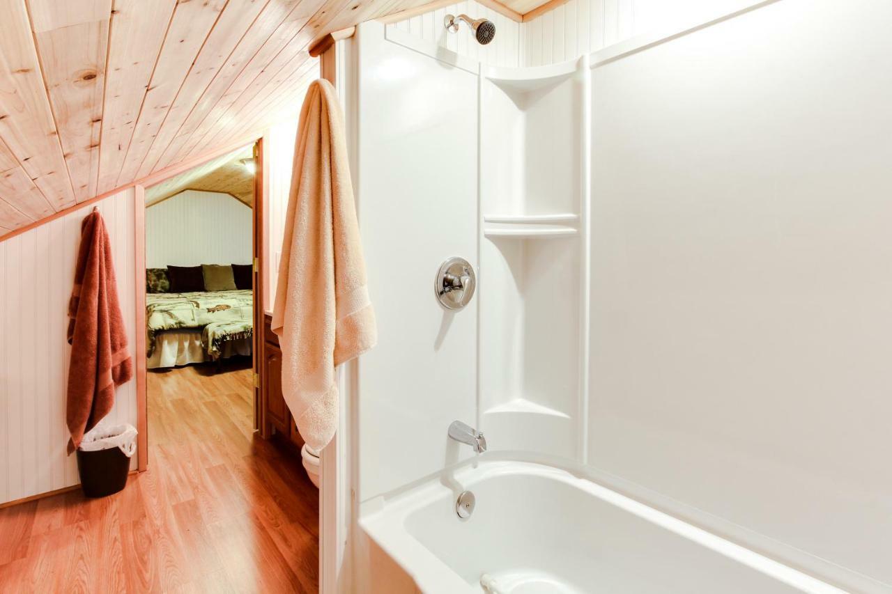Scenic Bay Float Home Hideaway Athol Exterior photo