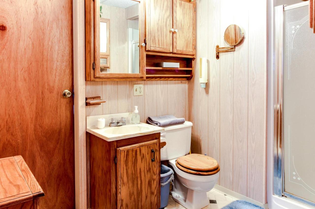 Scenic Bay Float Home Hideaway Athol Exterior photo